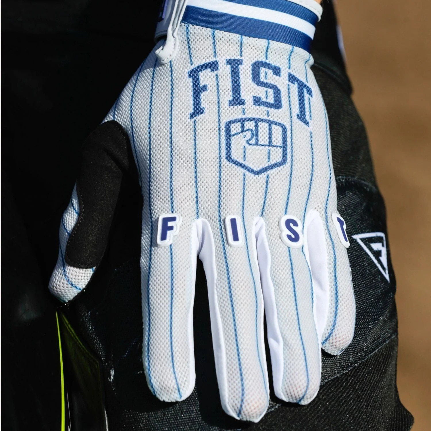 FIST BREEZER GLOVE PINSTRIPE - Image 3